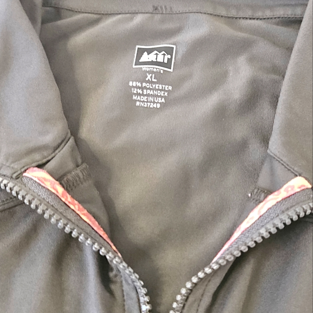REI lightweight Jacket - Picture 2 of 6